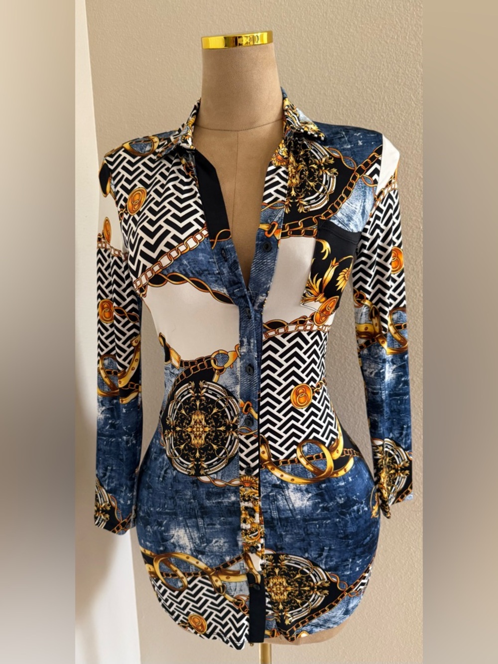 Women’s Baroque Chain Print Button-Up Top in Navy and Gold